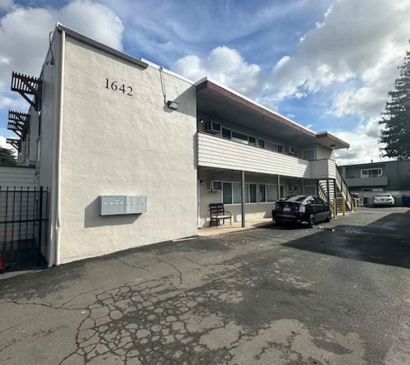 1642 Clayton Rd