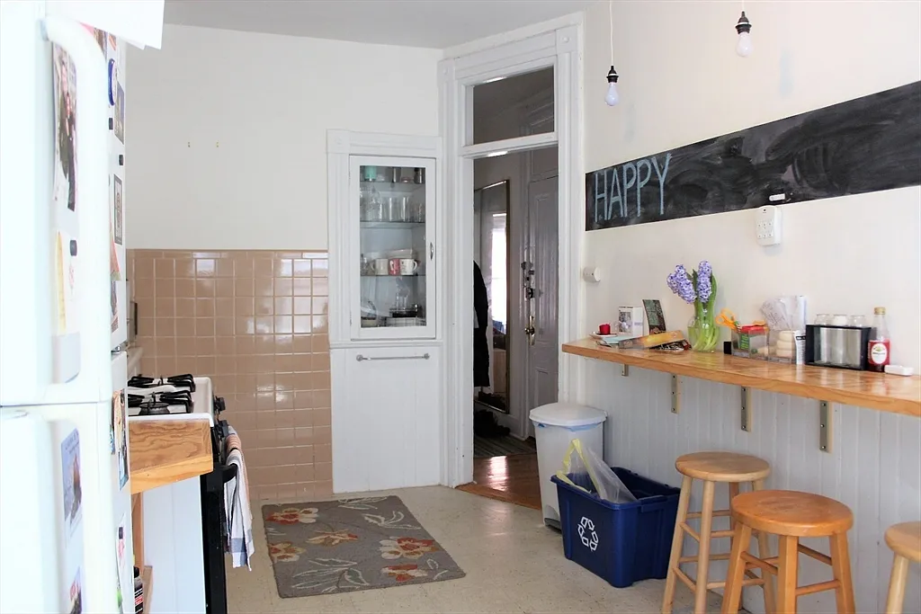 2 bed, 1.0 bath, 750 sqft, $3,200 — Photo 3