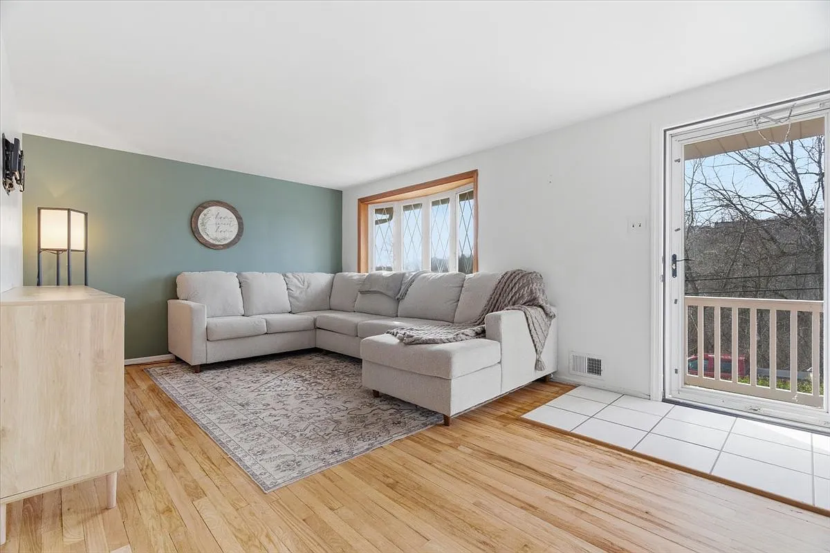 3 bed, 1066 sqft, $1,900 — Photo 4
