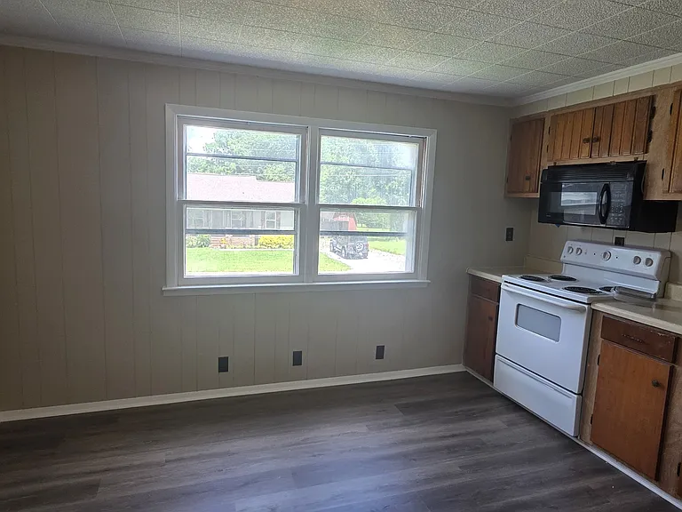 413 W High St #B — Photo 4