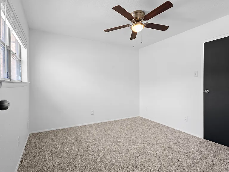 2806 Spring Valley Dr — Photo 15