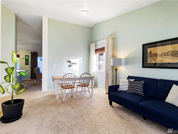 4th image of 8211 202nd St Ct E