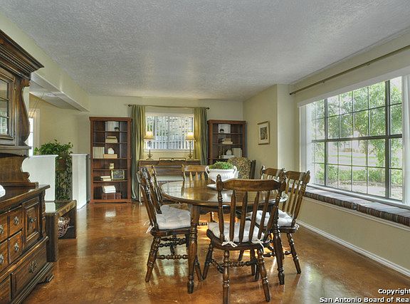 3rd image of 1711 Autumn Woods St