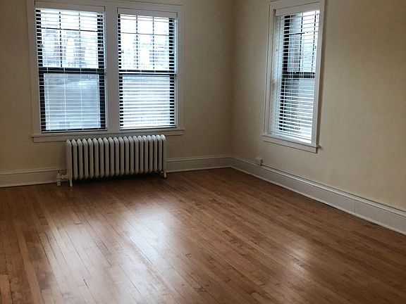 5th image of 220 E 19th St APT 202