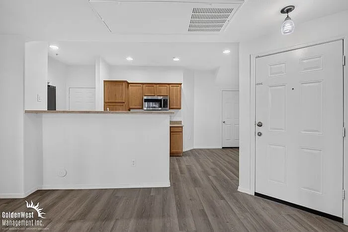 2 bed, 2.0 bath, 1145 sqft, $1,550 — Photo 2