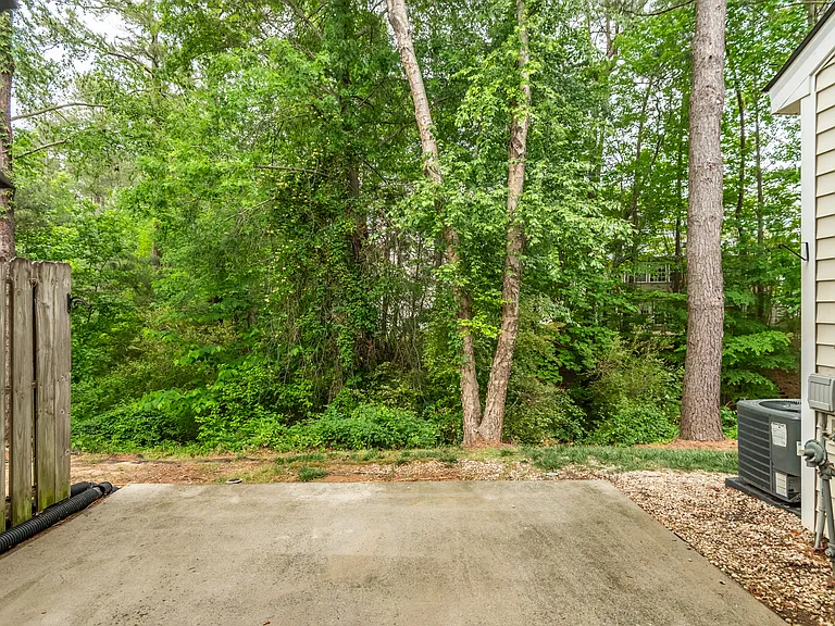 502 Canyon Lake Cir — Photo 27