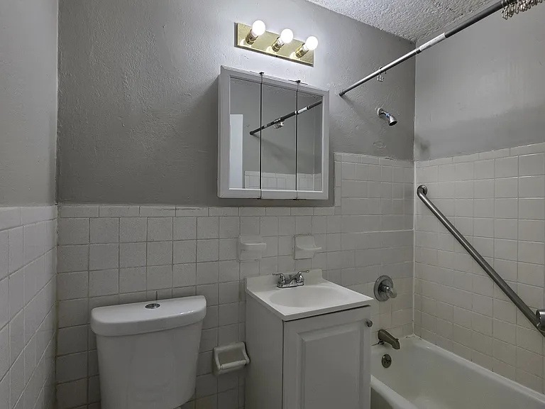 31 Austin St #B7 — Photo 8