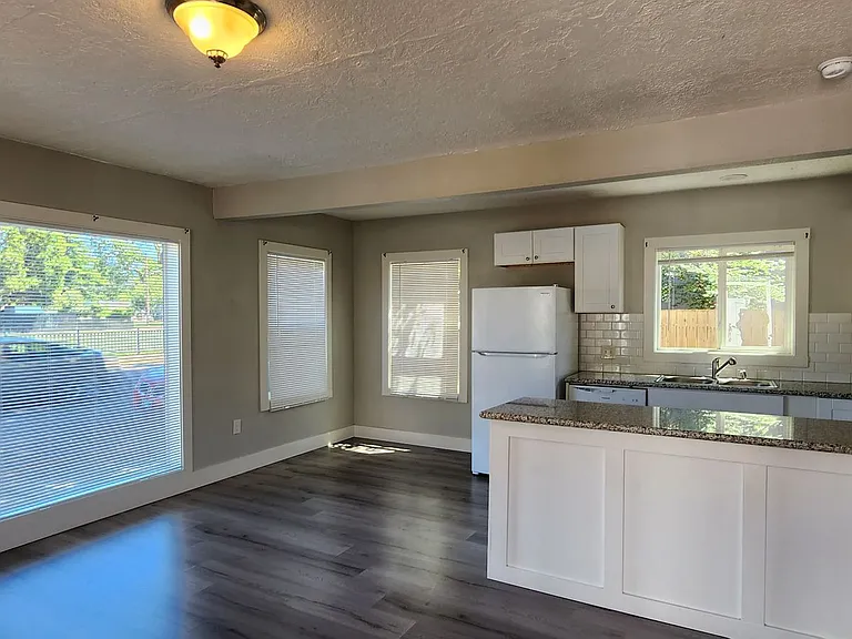 Park Street Apartments — Photo 10