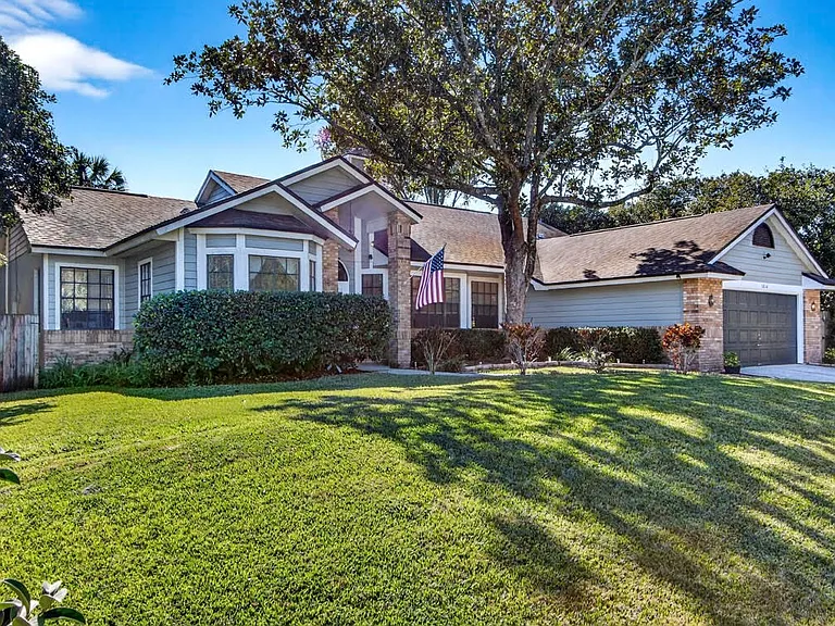 1014 Willa Lake Cir — Photo 1