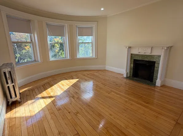 1818 Beacon St #7G, Brookline, MA 02445