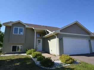 400 Cardinal Ct NW, Isanti, MN 55040