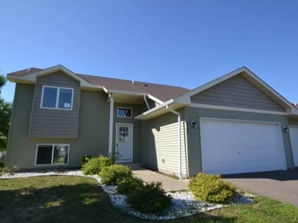 400 Cardinal Ct NW, Isanti, MN 55040