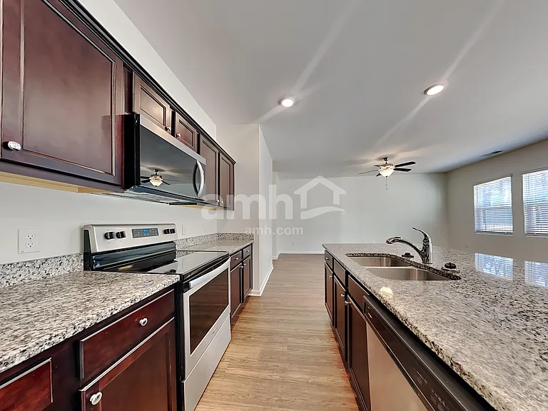 115 Orion Way — Photo 3