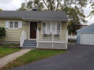 18533 Oakwood Ave, Lansing, IL 60438