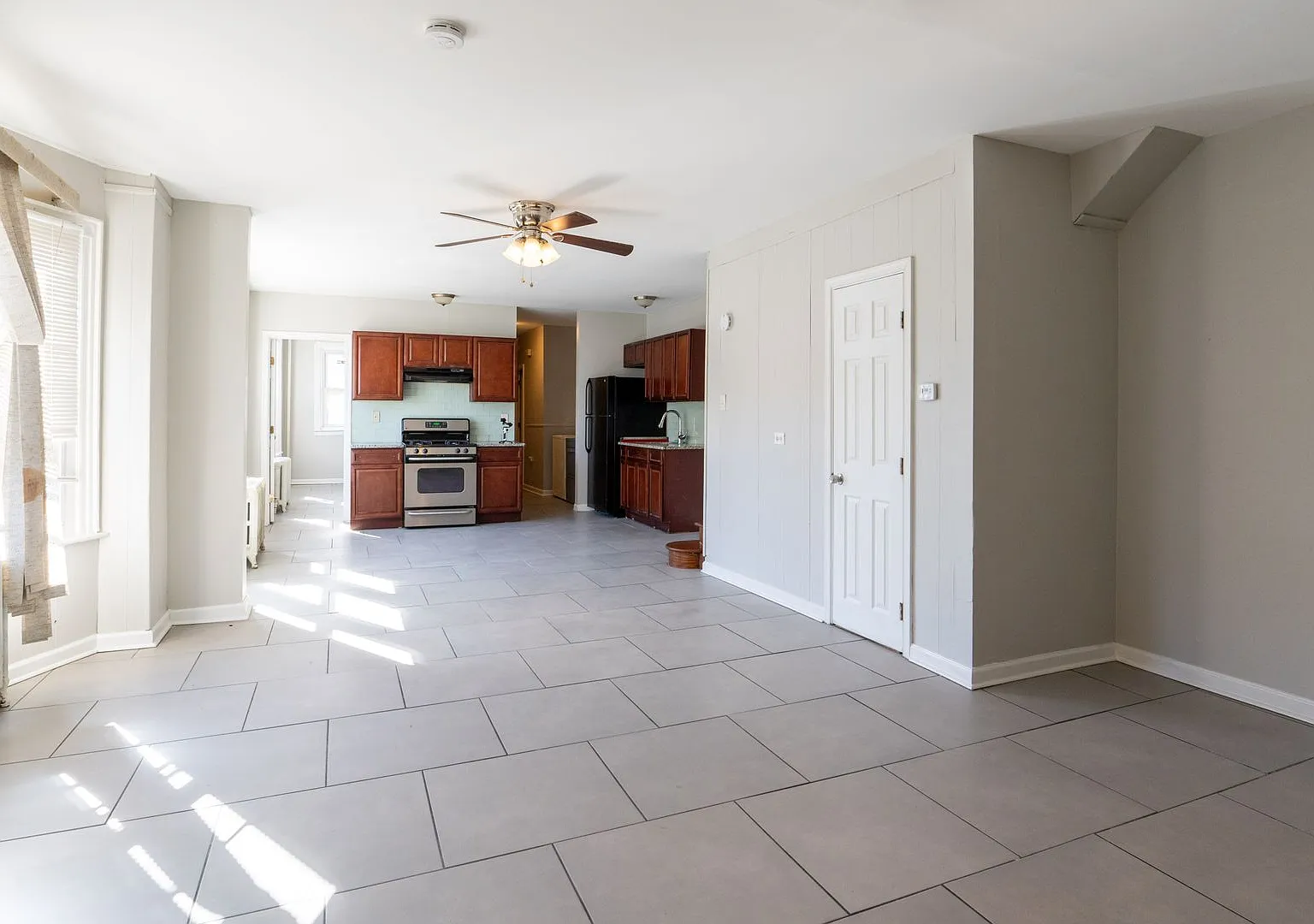 Large 5 bedroom, newly redone — Photo 4