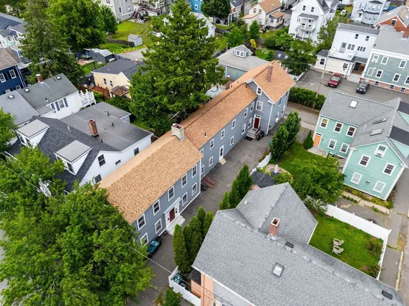 8 Saunders St, Salem, MA 01970