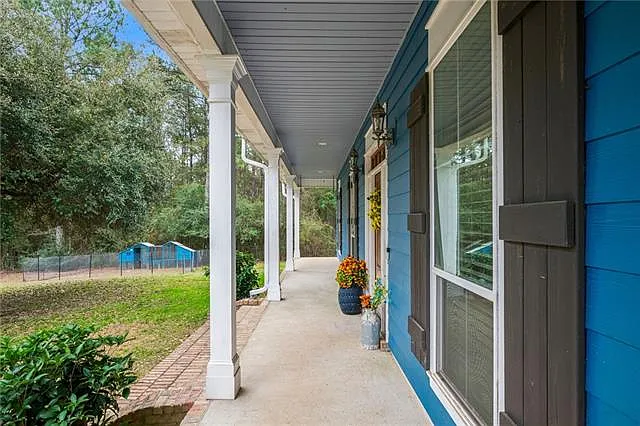 3 bed, 3.0 bath, 2453 sqft, $2,500 — Photo 2