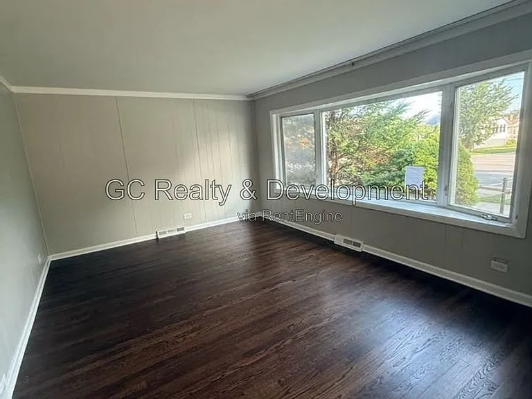 1067 W 97th St — Photo 2