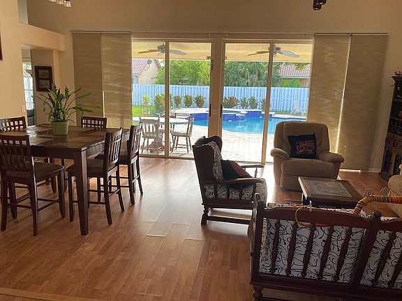 4th image of 1049 Laguna Springs Dr