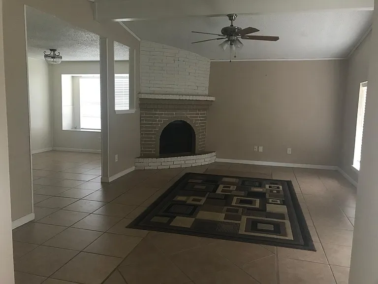 11218 Woodway Creek Dr — Photo 2
