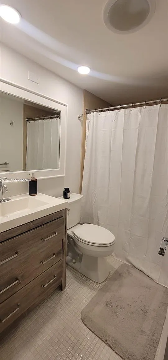 Oakridge N Condo — Photo 3