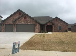 1196 Marcello Ave, Tontitown, AR 72770