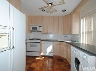 1550 212th St, Bayside, NY 11360