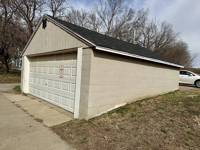 200 N Pine St #202 — Photo 39