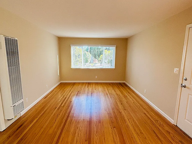 15 Coleman Pl #4 — Photo 3