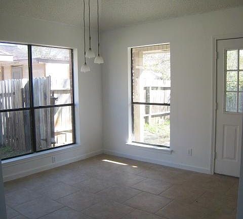 4th image of 2964 Lakeview East Dr