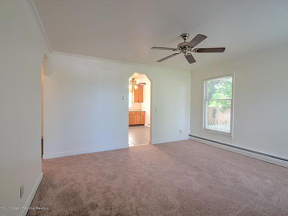 2nd image of 32 King St