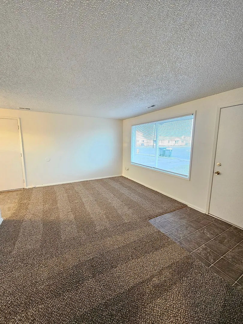 Building Photo - 1104-1106 S Grand Dr
