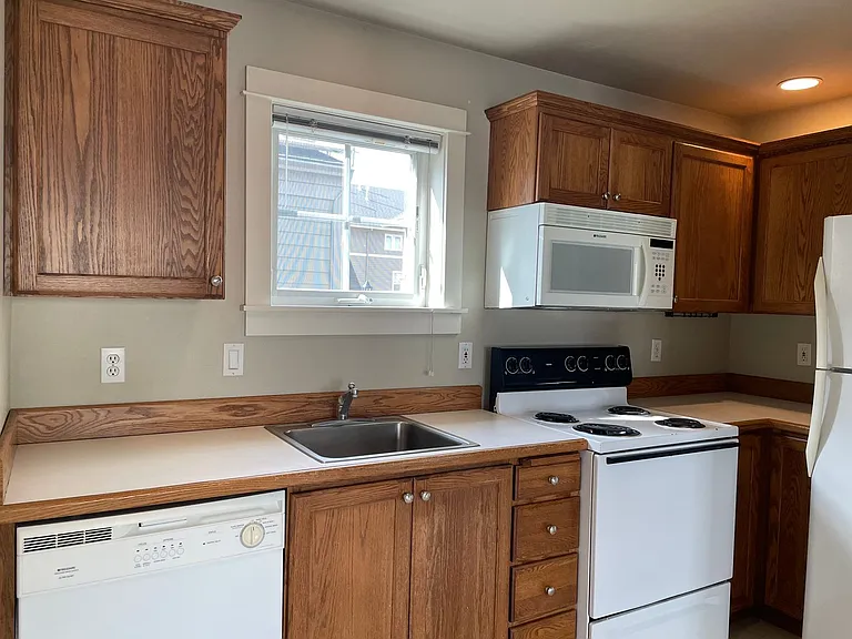 1510 NE Village St — Photo 7