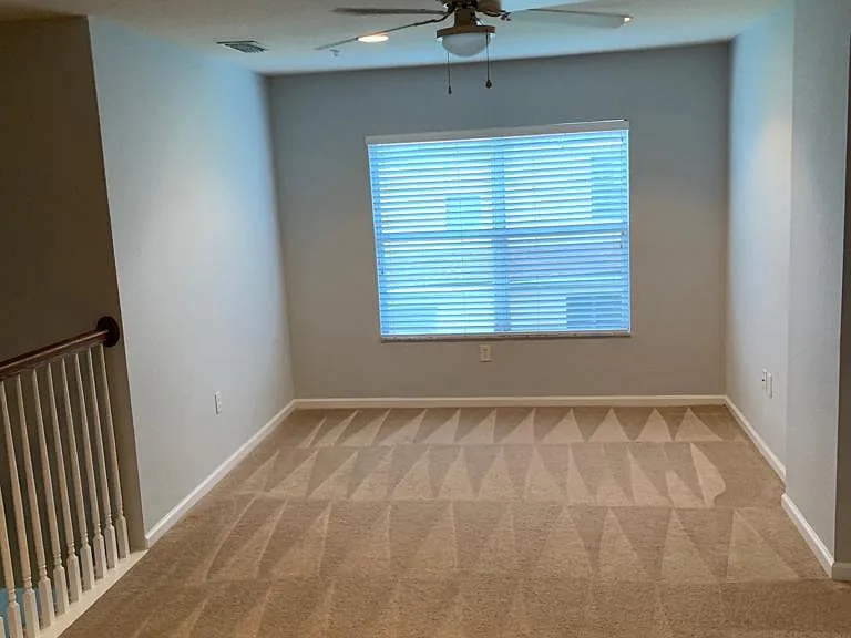 2900 Wentworth Ln — Photo 2