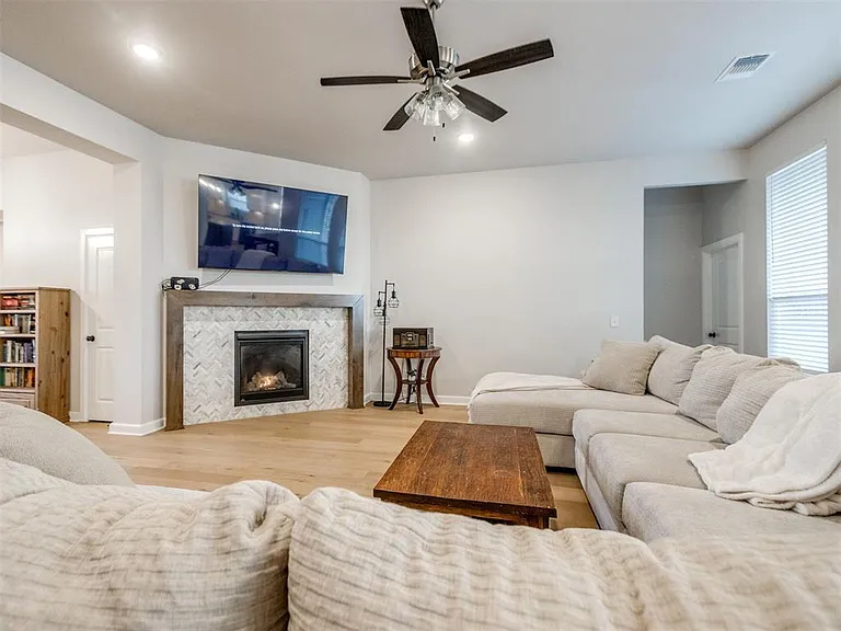 10516 NW 33rd Pl — Photo 21