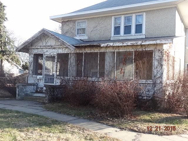 2nd image of 802 E 7th St