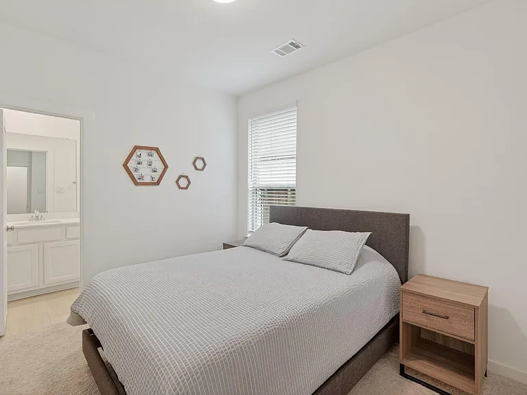 8145 Overland Grv — Photo 30