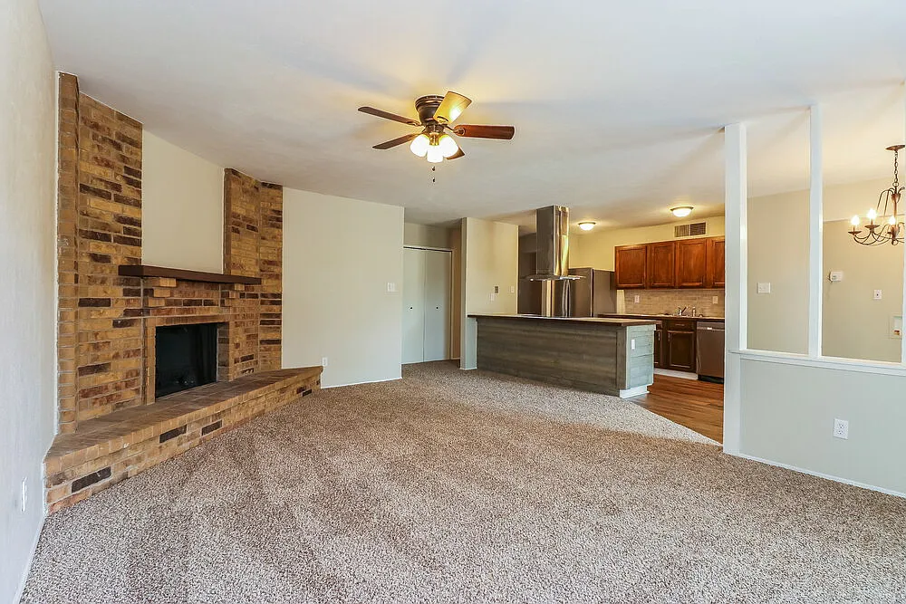 3 bed, 2.0 bath, 1404 sqft, $1,890 — Photo 4