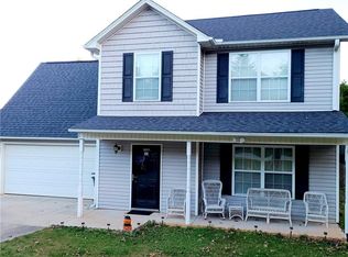 2 Richmond Dr, Greenville, SC 29617