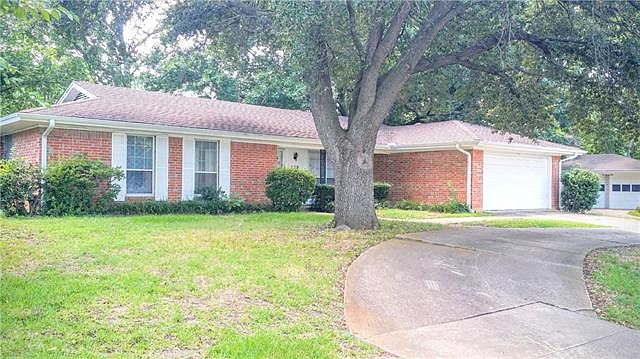 1st image of 102 W Lavender Ln