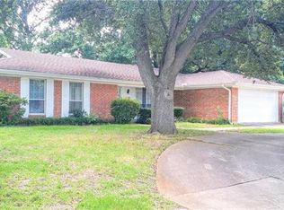102 W Lavender Ln, Arlington, TX 76010