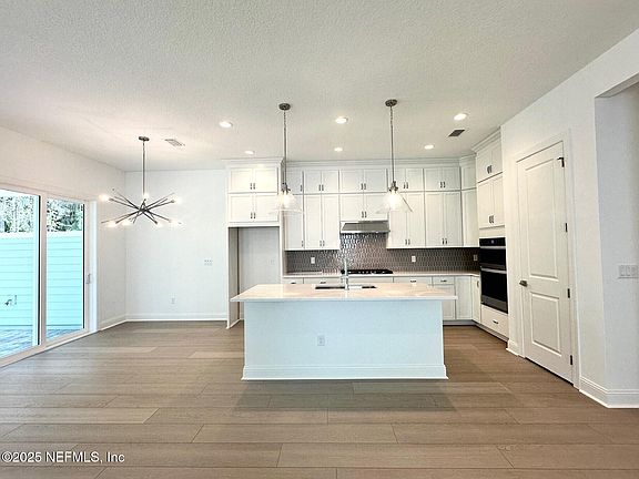 5th image of 163 OAKMOSS Drive