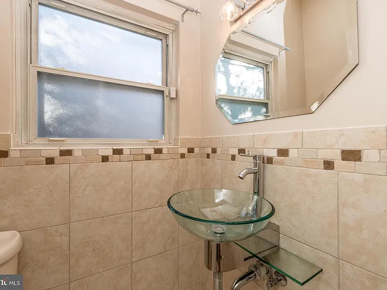 9322 W Parkhill Dr — Photo 7