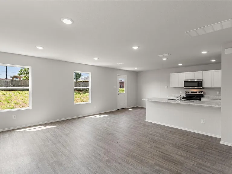 293 Victory Dr — Photo 4