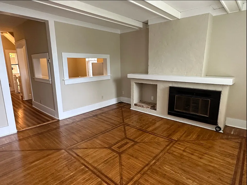 2 Bedroom-Brady St - Heat & Electricity Included