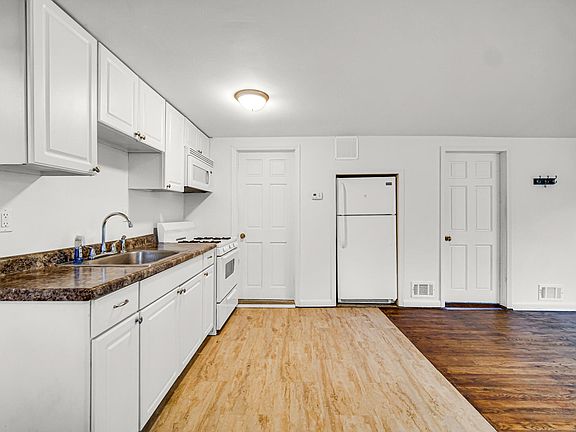 5th image of 3096 Oakwood St