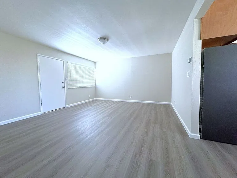 170 Stoakes Ave #9 — Photo 5