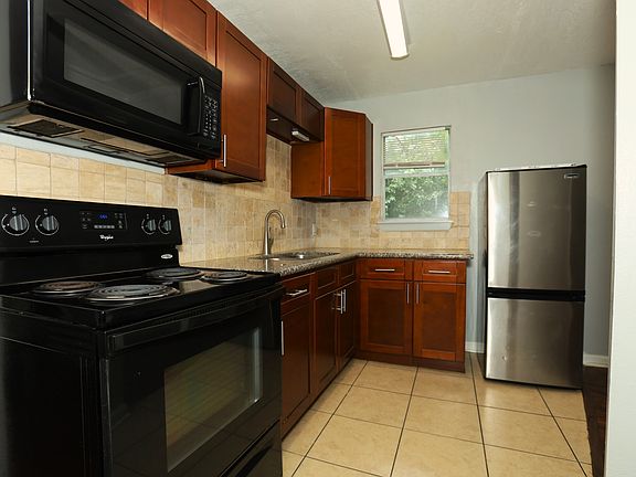 4th image of 713 S Valderas St