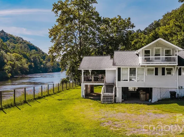 1380 Highway 19a, Whittier, NC 28789