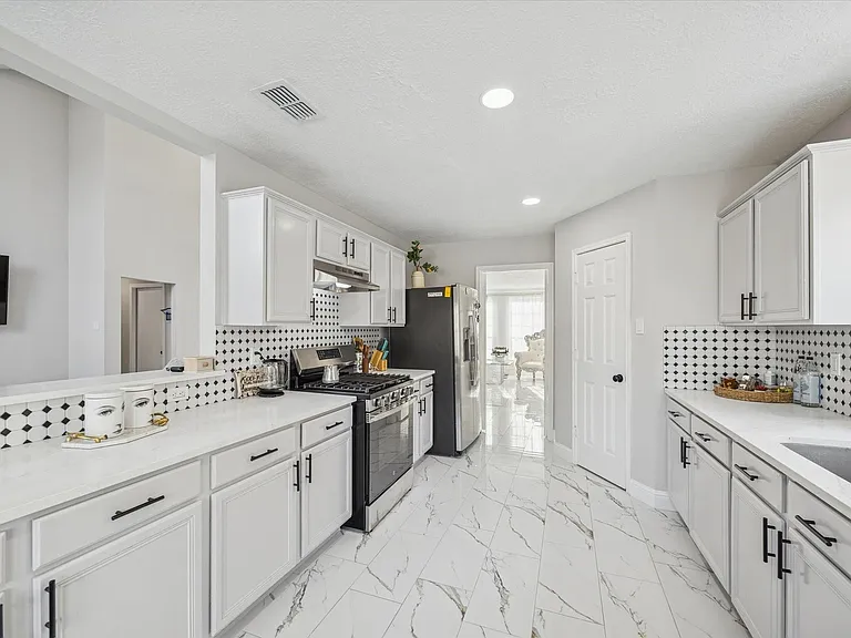 11306 Avon Pl — Photo 12